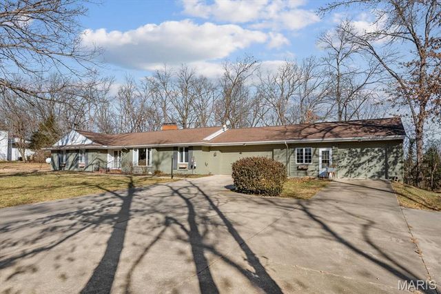 17 DENZEL Drive, Greenville, IL 62246