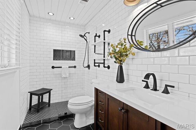 17 DENZEL Drive, Greenville, IL 62246