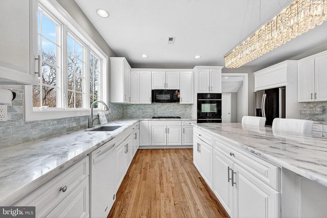 13 PALMER CIR, Millstone Twp, NJ 08535