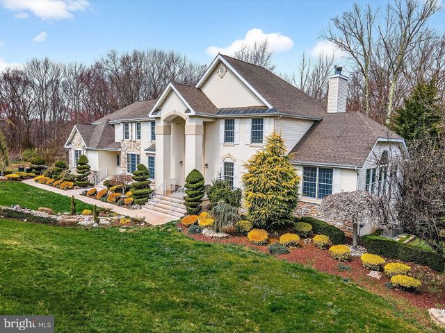 13 PALMER CIR, Millstone Twp, NJ 08535