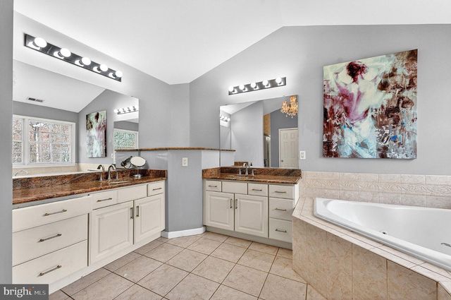13 PALMER CIR, Millstone Twp, NJ 08535