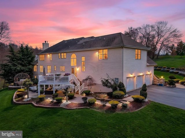 13 PALMER CIR, Millstone Twp, NJ 08535