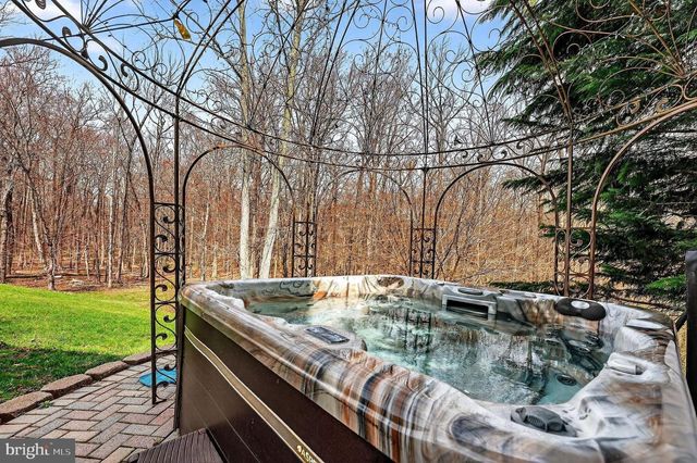 13 PALMER CIR, Millstone Twp, NJ 08535