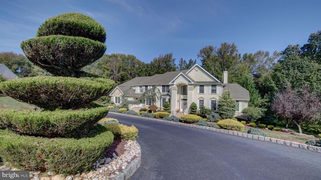 13 PALMER CIR, Millstone Twp, NJ 08535