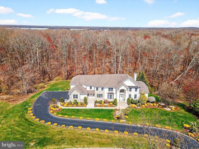 13 PALMER CIR, Millstone Twp, NJ 08535