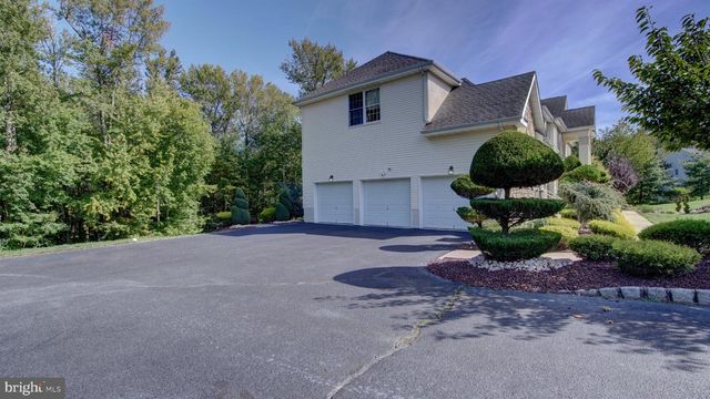 13 PALMER CIR, Millstone Twp, NJ 08535