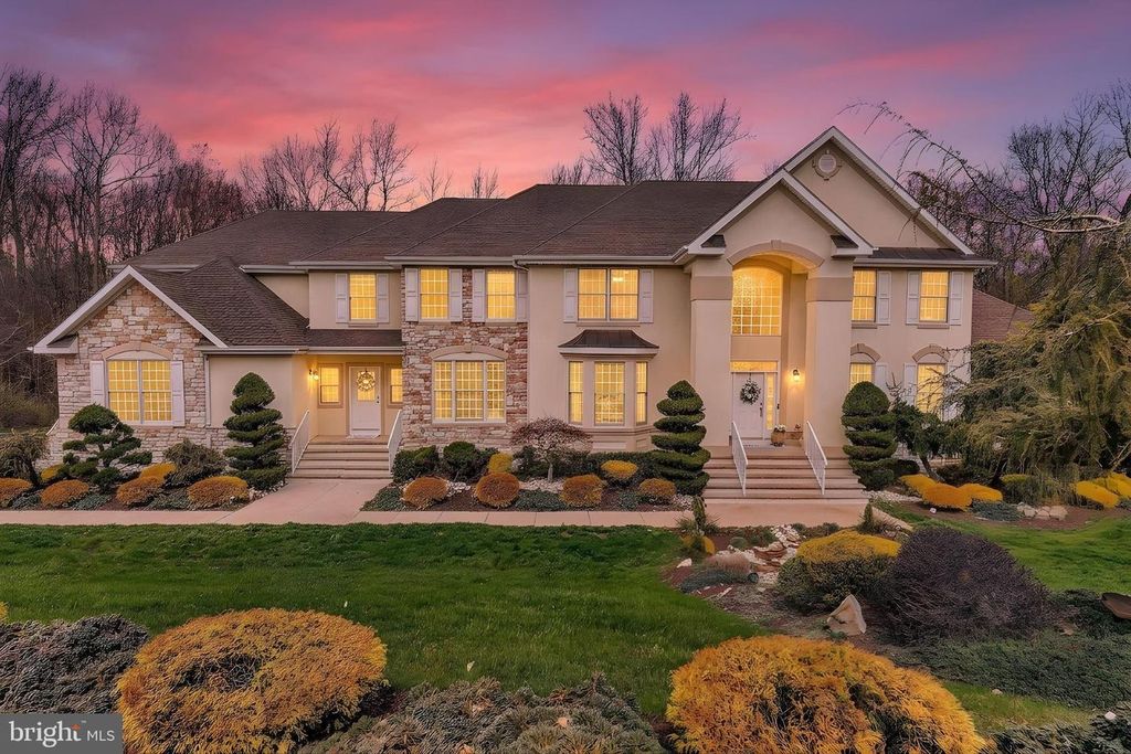 13 PALMER CIR, Millstone Twp, NJ 08535