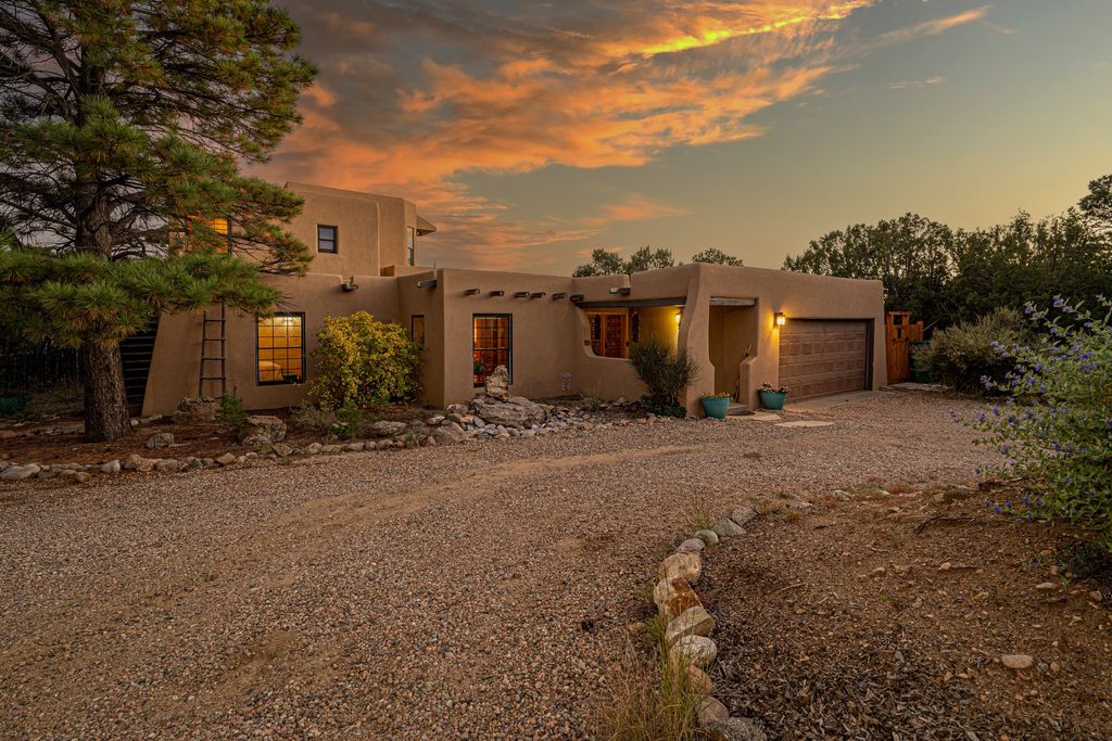 2 Ute Lane, Santa Fe, NM 87505
