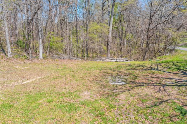 1140 W Schmitt Road, Rossville, GA 30741