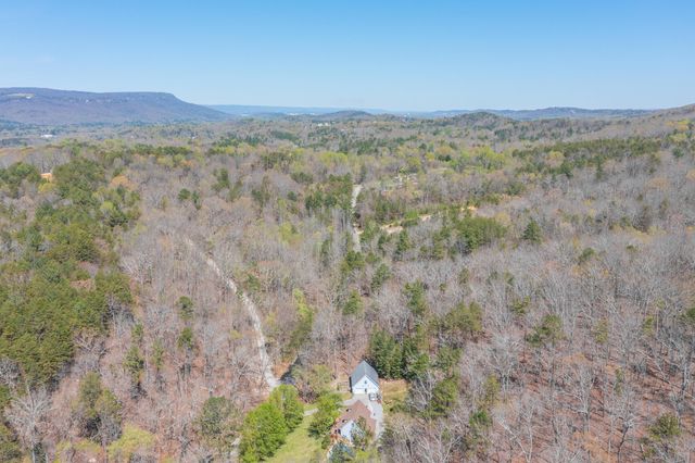 1140 W Schmitt Road, Rossville, GA 30741