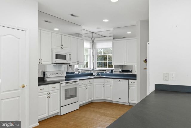 17 GOLDENROD LN, Marlton, NJ 08053