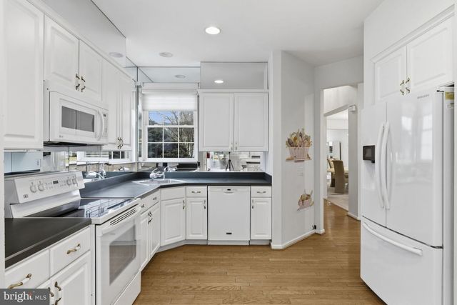 17 GOLDENROD LN, Marlton, NJ 08053