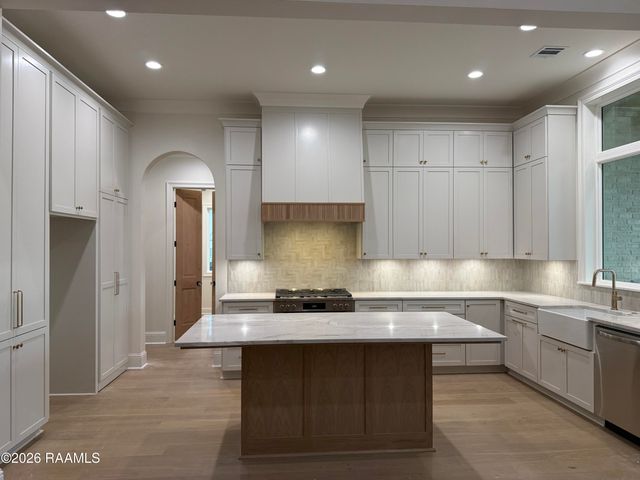103 Summit Heights Dr, Youngsville, LA 70592