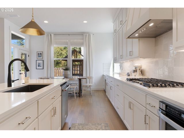 11995 Nw SADIE St, Portland, OR 97229