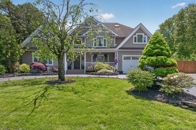 322 Rose Lane, Smithtown, NY 11787