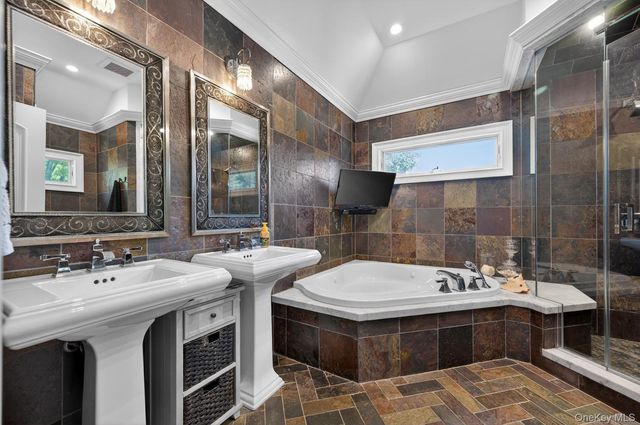 322 Rose Lane, Smithtown, NY 11787