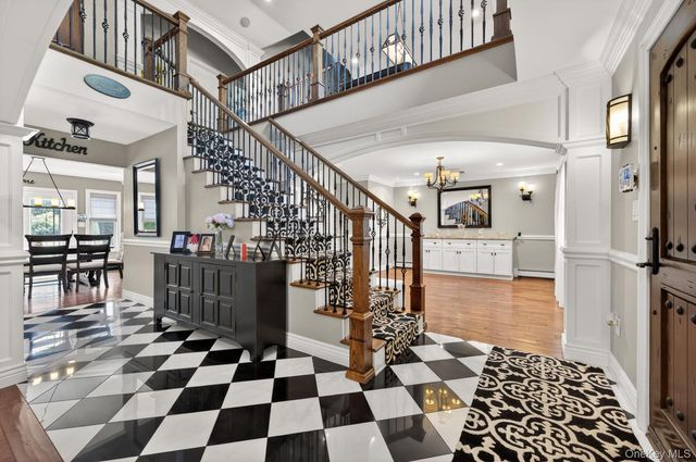 322 Rose Lane, Smithtown, NY 11787