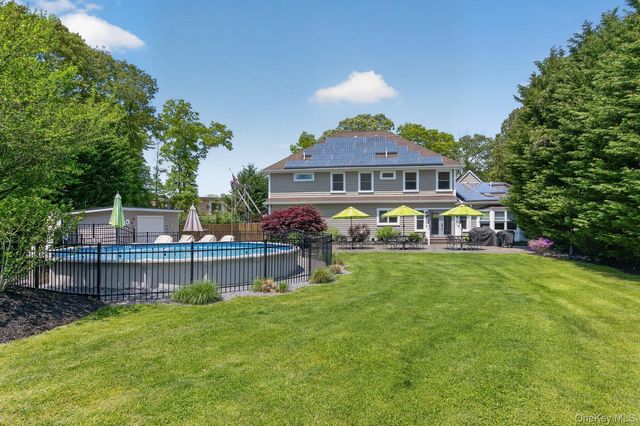322 Rose Lane, Smithtown, NY 11787