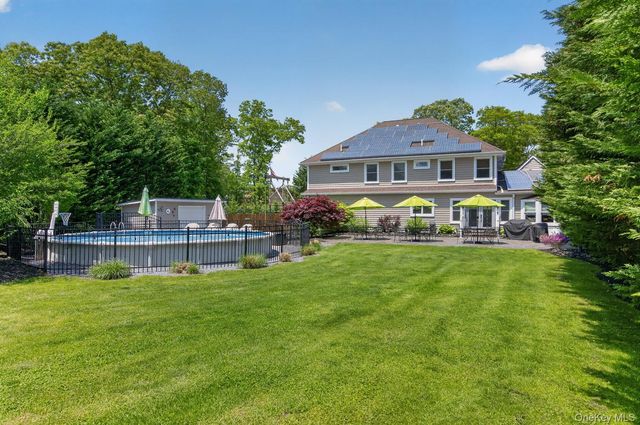 322 Rose Lane, Smithtown, NY 11787