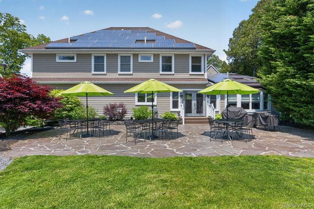 322 Rose Lane, Smithtown, NY 11787