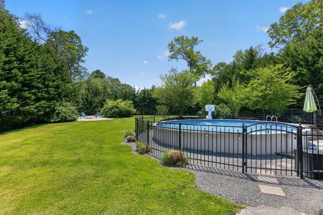 322 Rose Lane, Smithtown, NY 11787