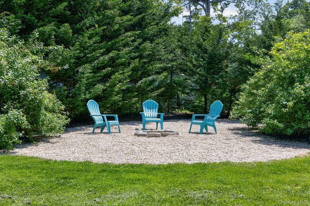322 Rose Lane, Smithtown, NY 11787