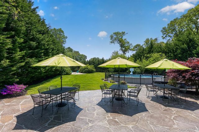 322 Rose Lane, Smithtown, NY 11787