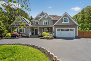 322 Rose Lane, Smithtown, NY 11787