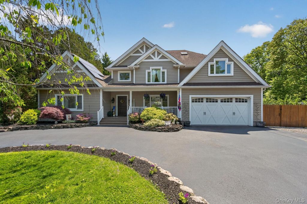 322 Rose Lane, Smithtown, NY 11787