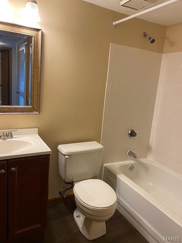 1239 Creve Coeur Crossing Lane F, Chesterfield, MO 63017