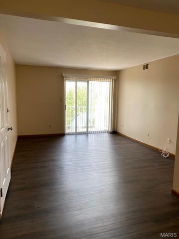 1239 Creve Coeur Crossing Lane F, Chesterfield, MO 63017