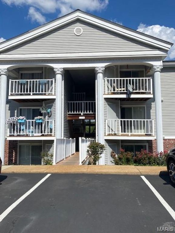 1239 Creve Coeur Crossing Lane F, Chesterfield, MO 63017
