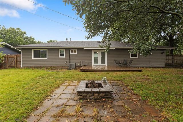 1842 W 27th Terrace, Lawrence, KS 66046