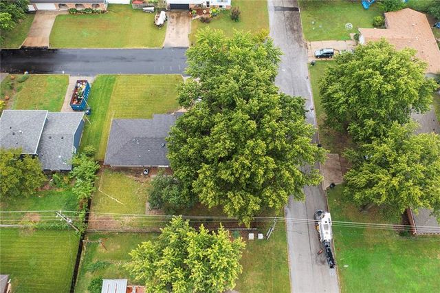 1842 W 27th Terrace, Lawrence, KS 66046