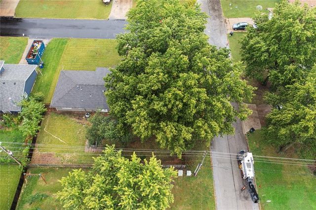 1842 W 27th Terrace, Lawrence, KS 66046