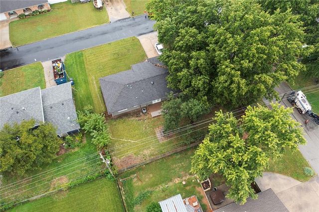1842 W 27th Terrace, Lawrence, KS 66046