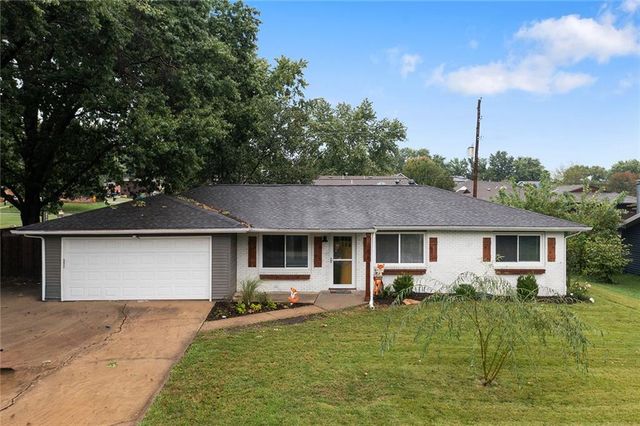 1842 W 27th Terrace, Lawrence, KS 66046