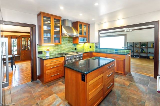 1033 Summit Avenue, Lakewood, OH 44107