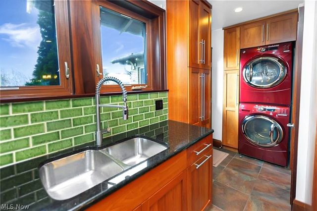 1033 Summit Avenue, Lakewood, OH 44107