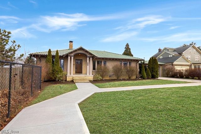 1033 Summit Avenue, Lakewood, OH 44107