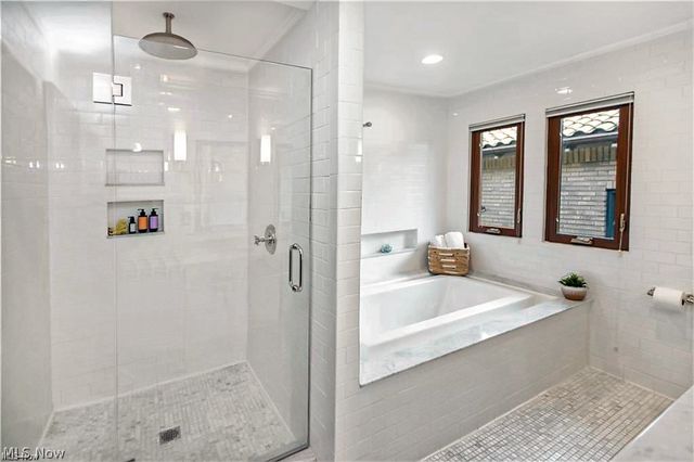 1033 Summit Avenue, Lakewood, OH 44107