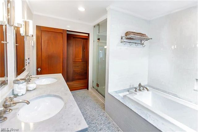 1033 Summit Avenue, Lakewood, OH 44107