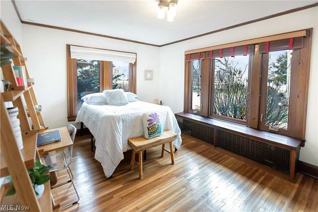 1033 Summit Avenue, Lakewood, OH 44107