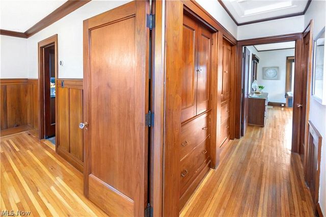 1033 Summit Avenue, Lakewood, OH 44107