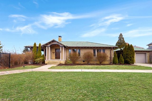 1033 Summit Avenue, Lakewood, OH 44107