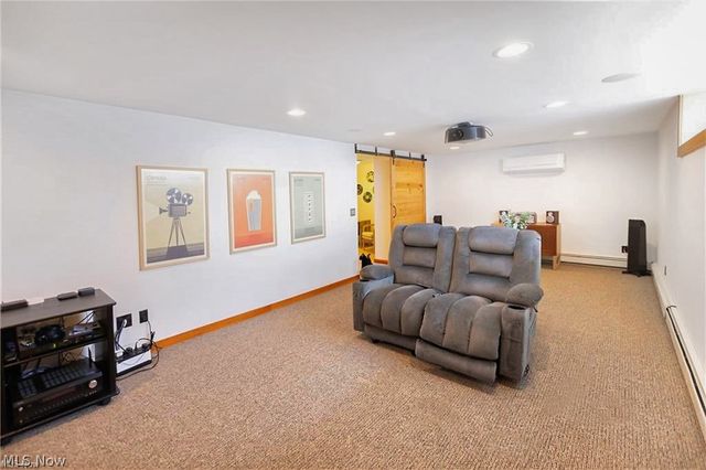 1033 Summit Avenue, Lakewood, OH 44107