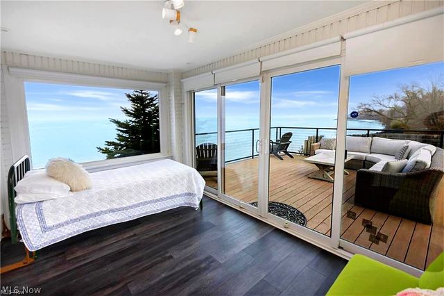 1033 Summit Avenue, Lakewood, OH 44107