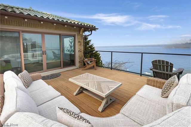 1033 Summit Avenue, Lakewood, OH 44107