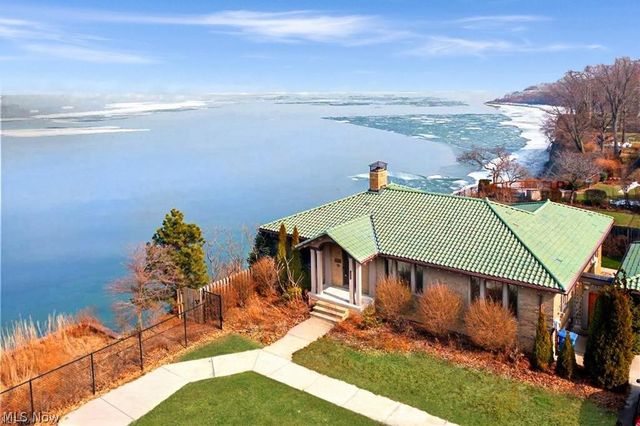 1033 Summit Avenue, Lakewood, OH 44107