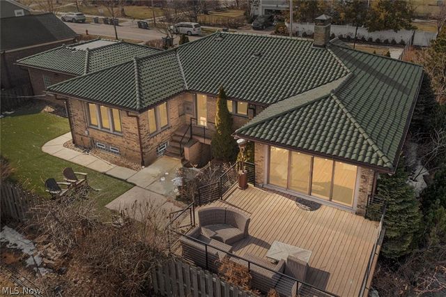 1033 Summit Avenue, Lakewood, OH 44107